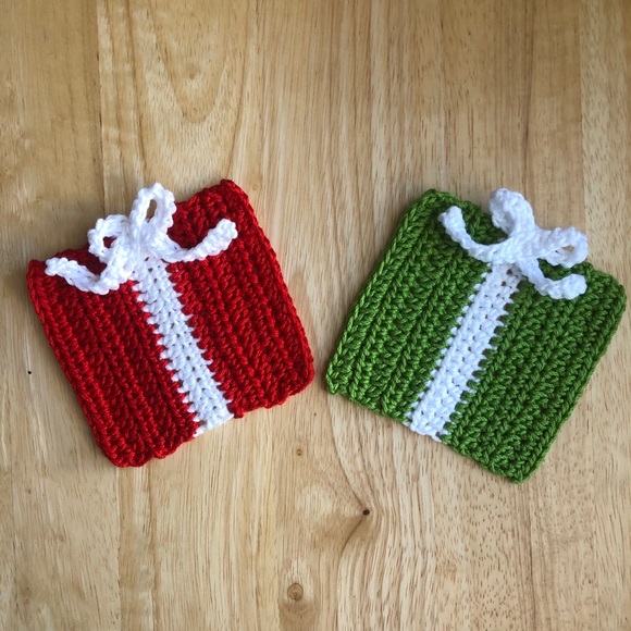 Crochet Christmas Present Coasters (2 pack) - Picture 5 of 8